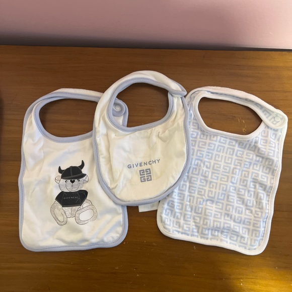 Givenchy Bib Set - Picture 4 of 5